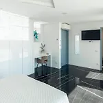 Aqualanis - Modern Mega With Pool Close To Algarve