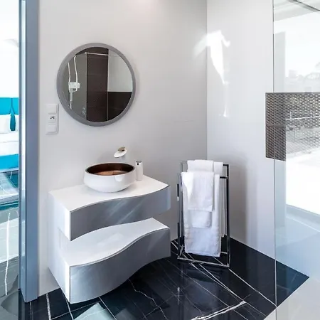 Villa Aqualanis - Modern Mega With Pool Close To Algarve Porches (Algarve)