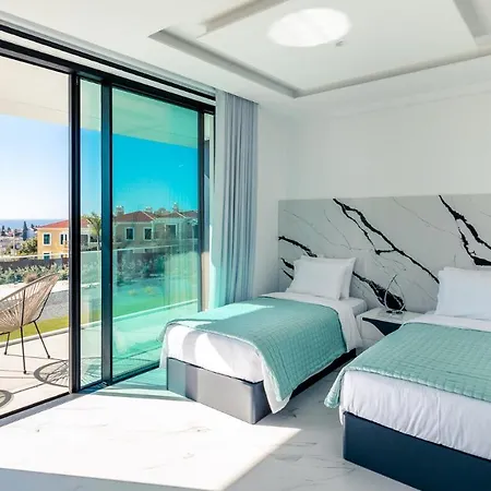 Villa Aqualanis - Modern Mega With Pool Close To Algarve *