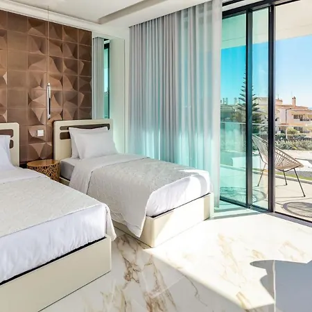 Villa Aqualanis - Modern Mega With Pool Close To Algarve