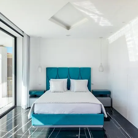 Aqualanis - Modern Mega With Pool Close To Algarve Villa