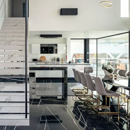 Aqualanis - Modern Mega With Pool Close To Algarve *