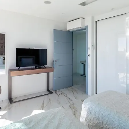 Aqualanis - Modern Mega With Pool Close To Algarve Vila *