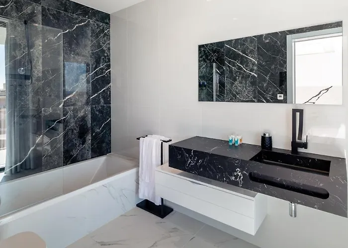 Villa Aqualanis - Modern Mega With Pool Close To Algarve *