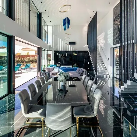 Aqualanis - Modern Mega With Pool Close To Algarve Villa