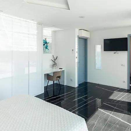 Aqualanis - Modern Mega With Pool Close To Algarve